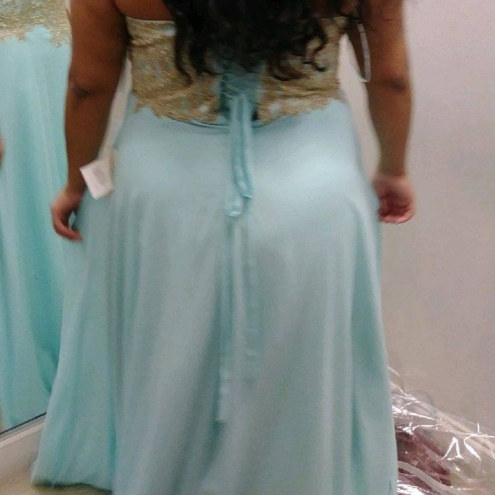 PROM DRESS - Picture 4 of 6